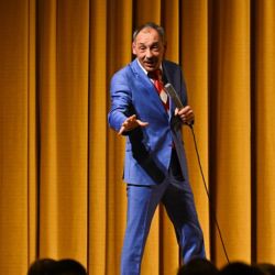 TADEJ TOŠ: ANALOGNO, stand-up komedija