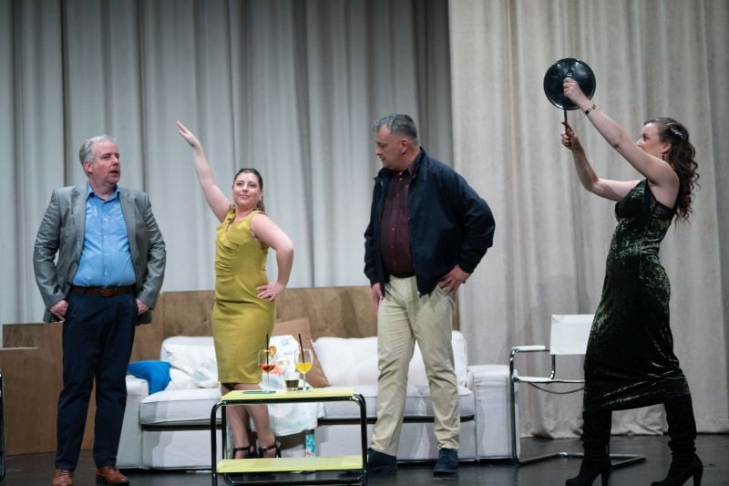 M. Camoletti, M. Niavarani: (TOTALNO) KATASTROFALNA VEČERJA